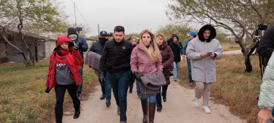 Entrega el alcalde Alberto Granados más de 200 cobijas y kits invernales a habitantes de los poblados pesqueros